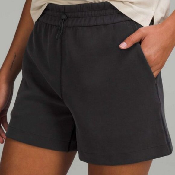 SZ 6 Lululemon Softstreme High-Rise Short 4" - Picture 1 of 3